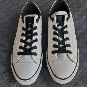 Converse Quilted Leather Sneaker White / Black Size 8.5.